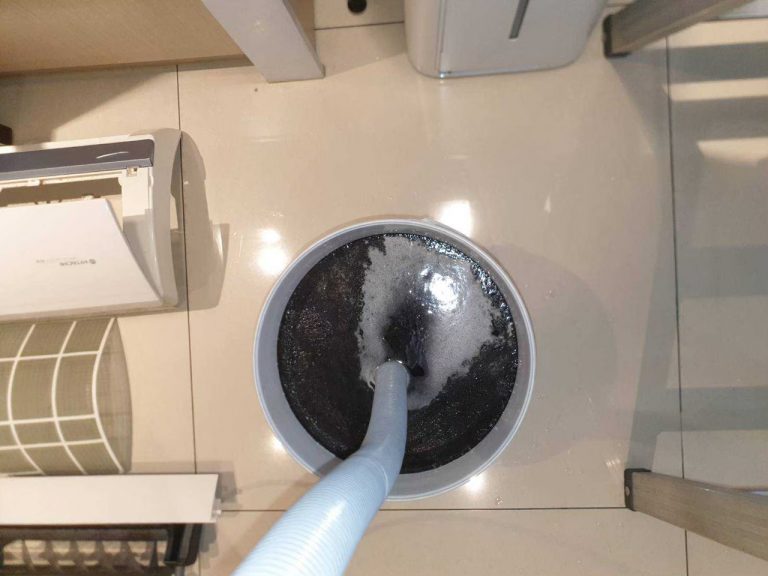 冷氣清洗、洗冷氣 分離式冷氣清洗 洗出一桶黑泥